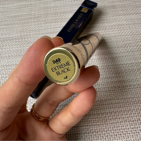 Estée Lauder Sumptuous Extreme Lash Multiplying Volume Mascara new with box - Picture 2 of 6